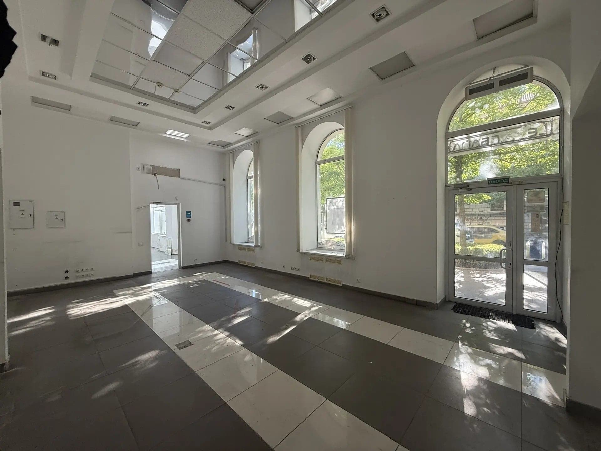 Торговое помещение, 106 м²